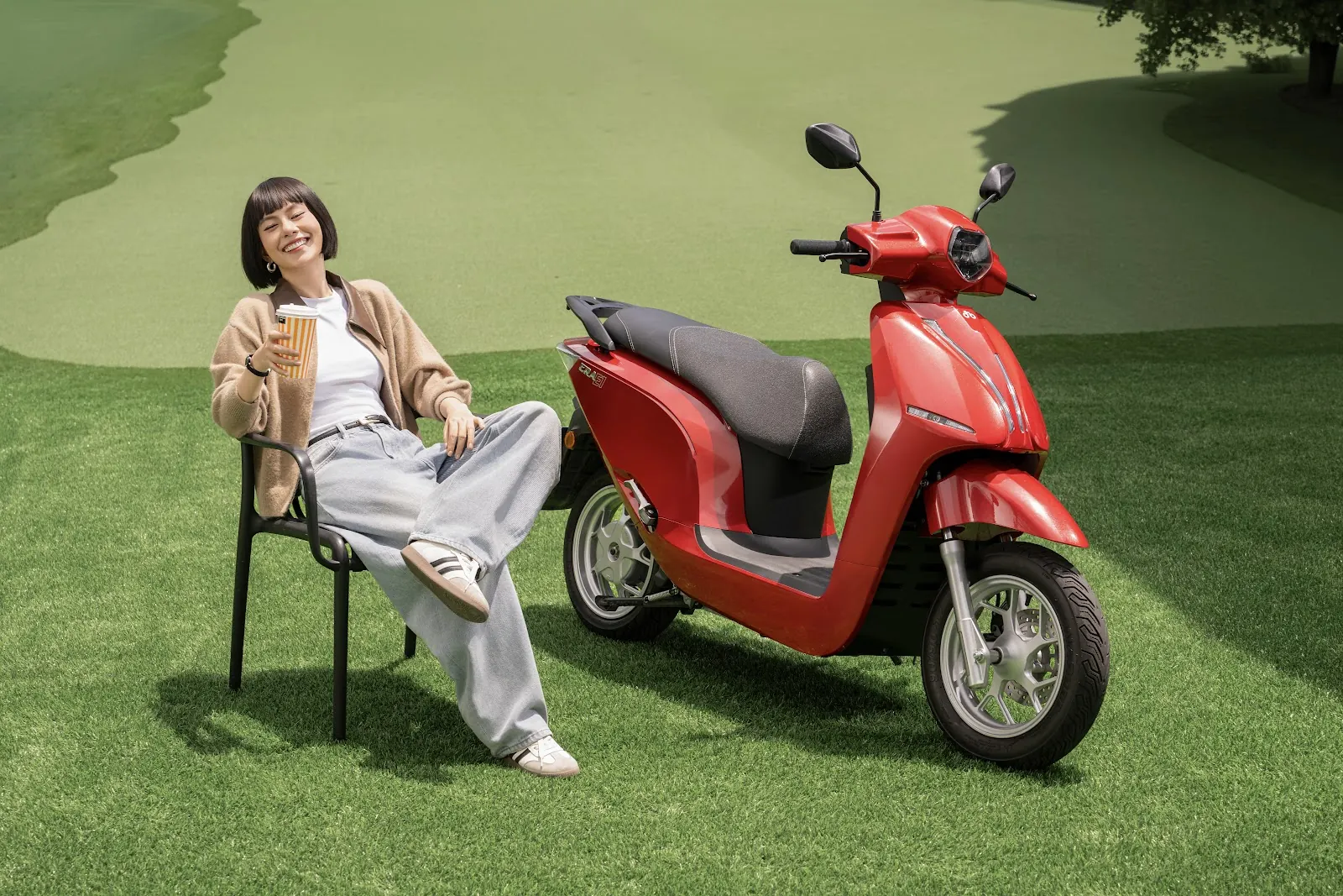 Era đỏ trên bãi cỏ